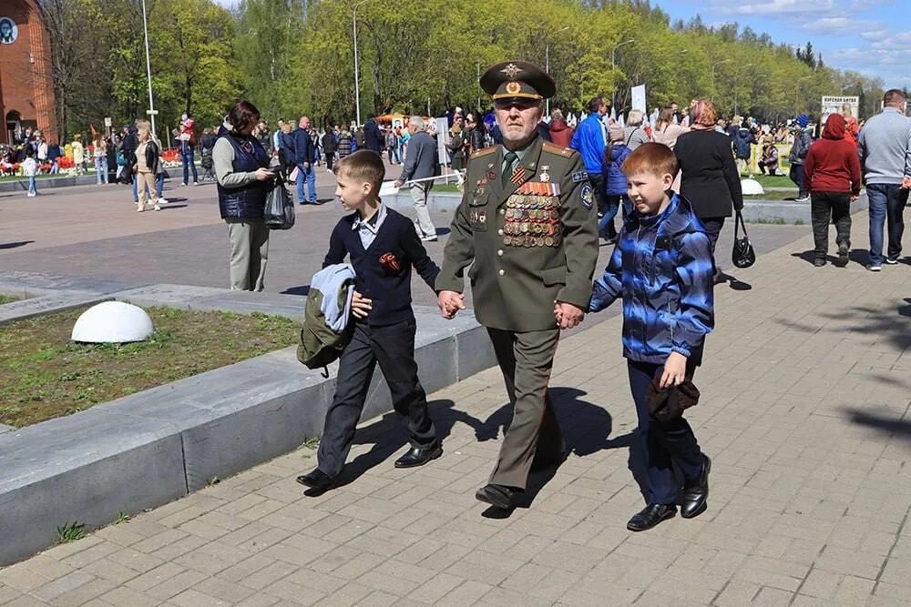 Брянск подслушано типичный новости брянска. День Победы Брянск. День Победы Брянск 2022. 9 Мая в России. Парад в Брянске 9 мая 2022.