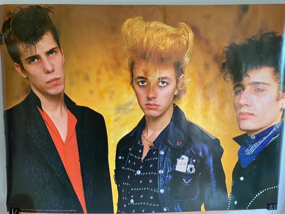 Stray cats ubangi stomp. Stray Cats Band. Стрэй кэтс 1981. Stray Cats фото. Плакат группы Cats.