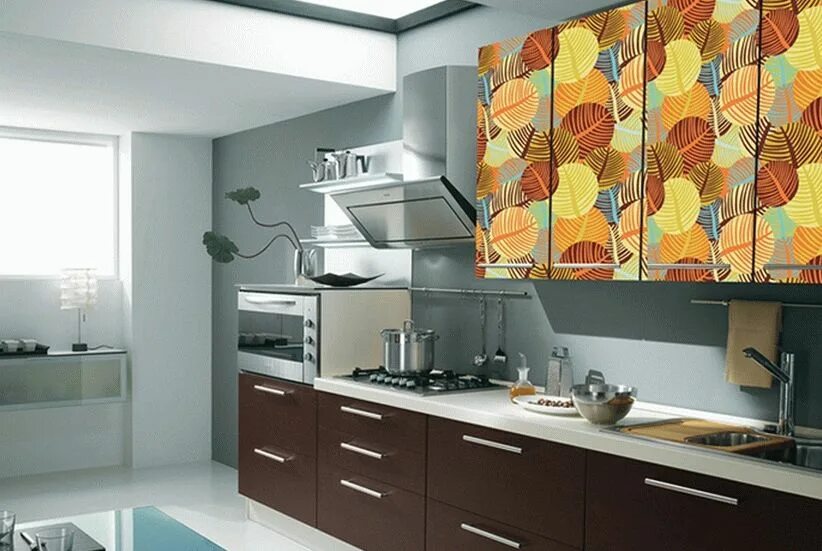 Декор кухонного гарнитура самоклеющейся пленкой. Фасад зебрано глянец. Клеящаяся пленка для кухни. Обклеить кухонный гарнитур. Кухня самоклеющейся пленкой.