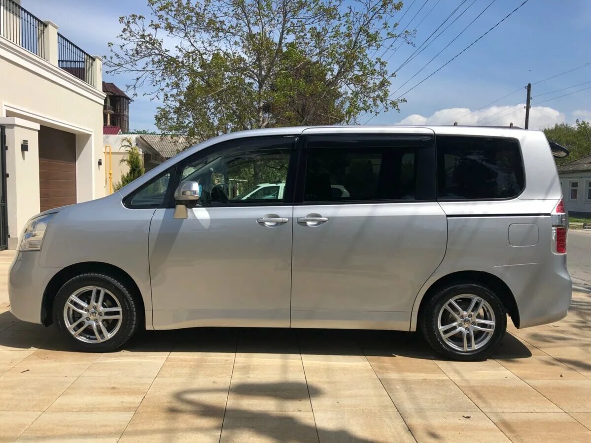 тойота ноах 2010г. тойота ноах 2010 год рестайлинг. игрушечная машинка noah toyota 2010г. тойота noah 2010. тойота ноах 2010 год.