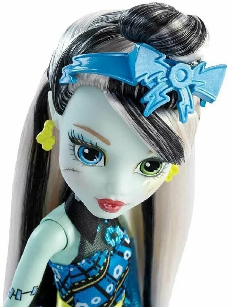 Кукла фрэнки штейн. Фрэнки Штейн кукла. Куклы Monster High Фрэнки Штейн. Кукла Монстер Хай Фрэнки Буникальные танцы. Монстер Хай кукла Фрэнки Штейн цирк.