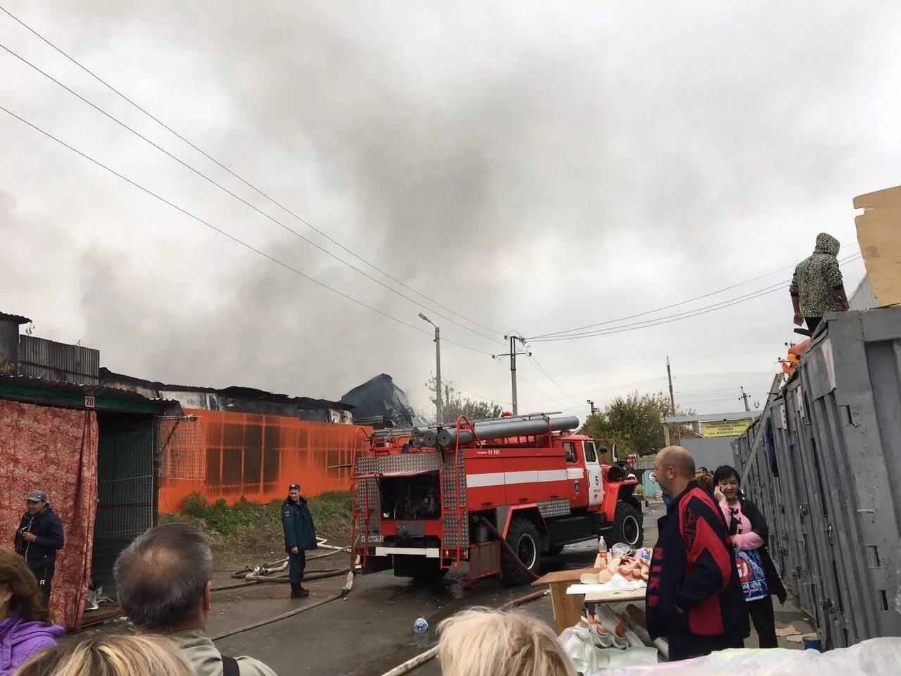 Темерник рынок в ростове. Ростов темерник работает после пожара. Пожар на рынке. На темернике убили девушку. Пожар на рынке классик.