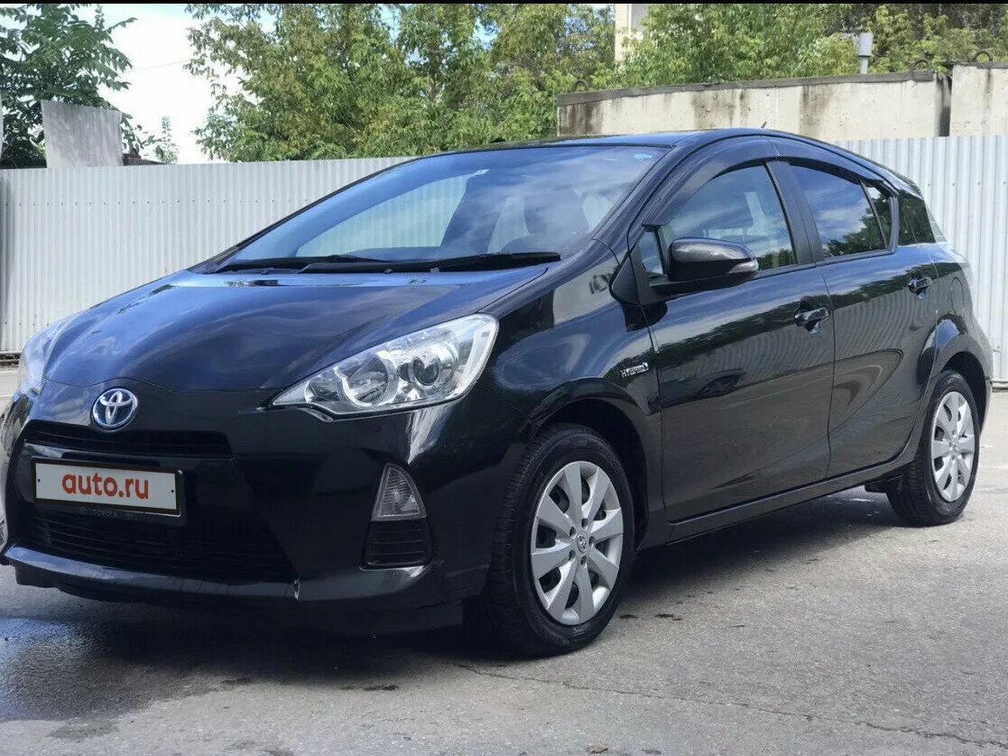 Toyota Aqua 2014. Тойота Аква 2014 черный цвет. Toyota Aqua Black. Тойота Аква гибрид черная.