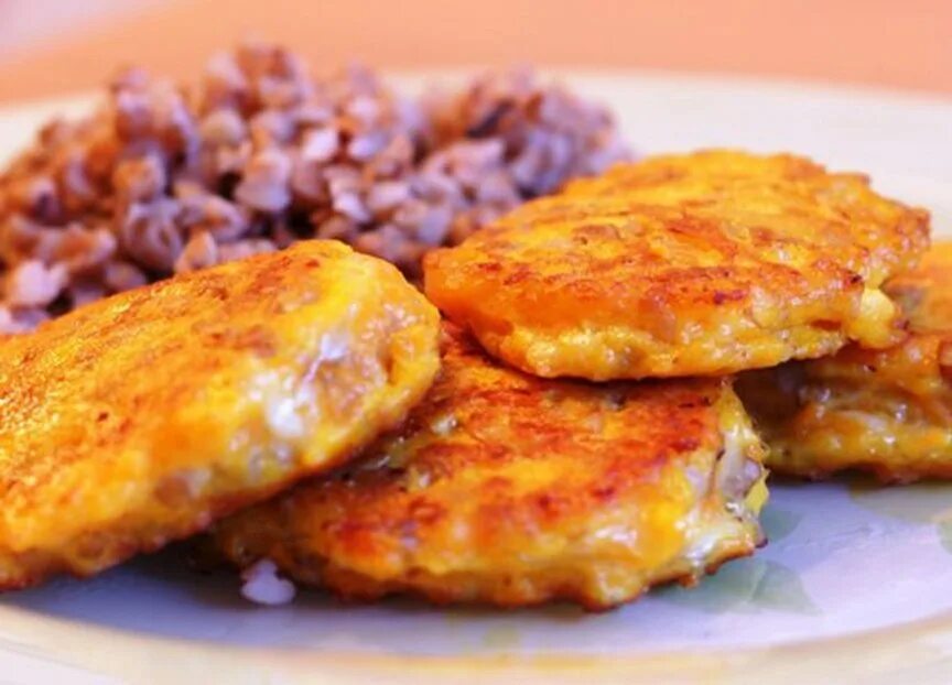 Котлеты из тыквы рецепты быстро и вкусно. Котлеты из тыквы. постные котлеты из тыквы. биточки с тыквой и картофелем. котлеты из картофеля и тыквы.