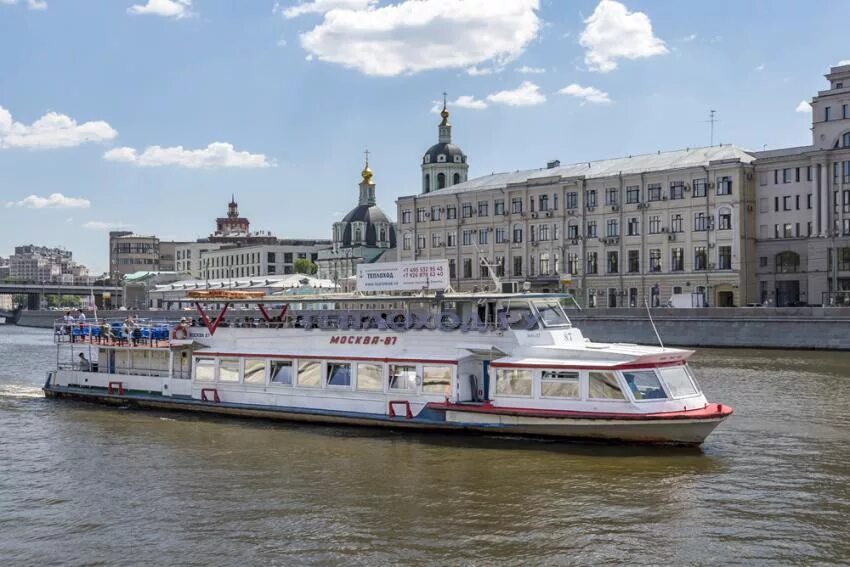 Теплоход Фортуна в Москве. Теплоход удача в Москве. Теплоход радость Устьинский мост. Теплоходы радость удача Фортуна.