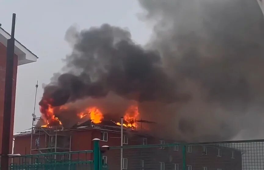 Пожарные тушат пожар. Пожар в подмосковье видео. Ликвидация пожара. Синдика рынок пожар. Пожар в подмосковье видео.
