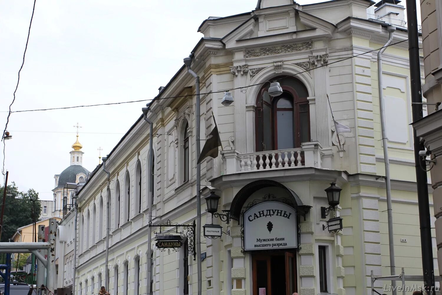 Сандуновские бани улица. Неглинная улица Сандуны. Сандуновские бани фасад. Сандуны фасад здания. Сандуновские бани ресторан.