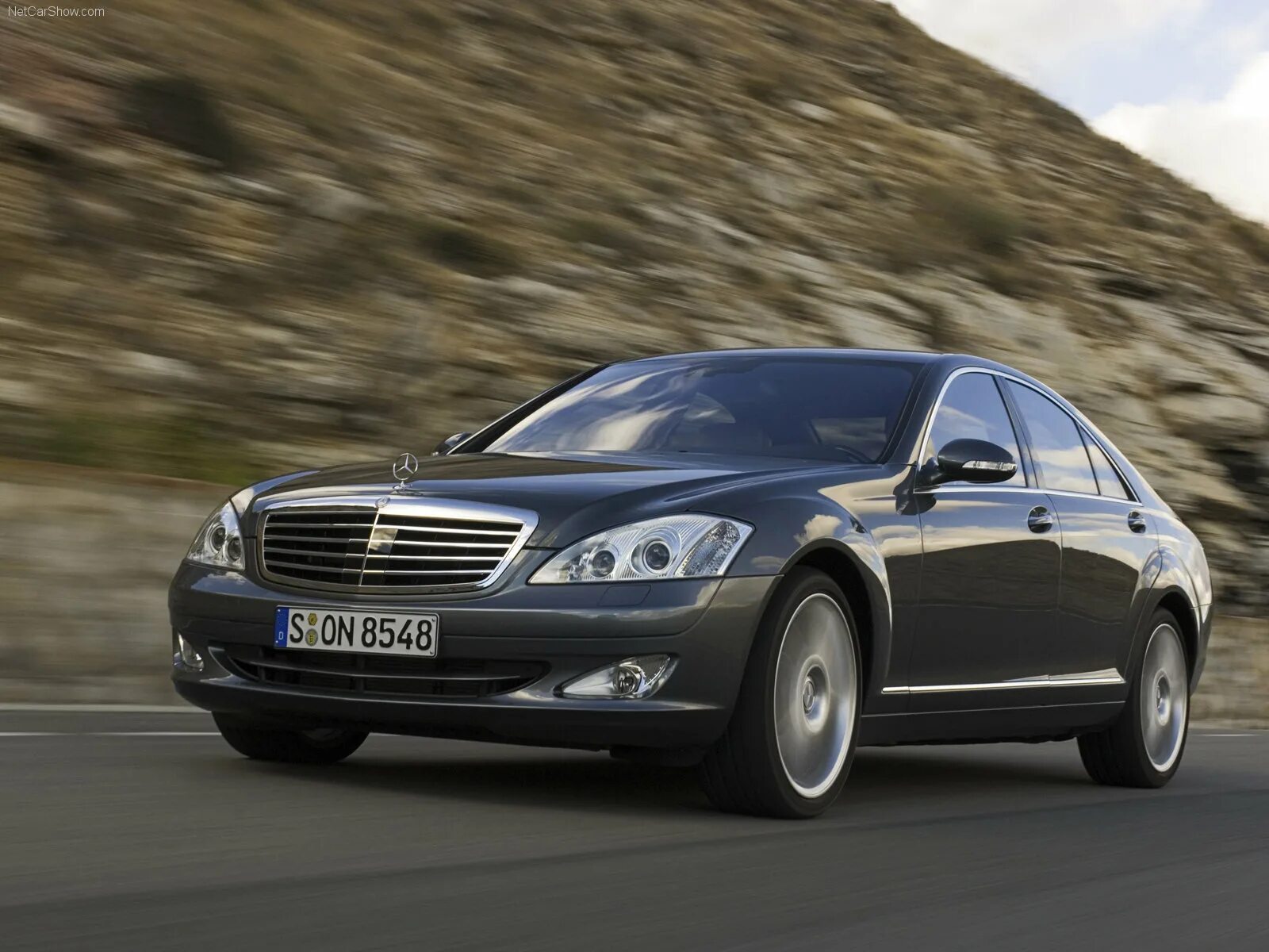 Машина похожая на мерседес. Mercedes Benz s500 4matic. Мерседес Бенц w221. W221 Mercedes Benz. S500 . 4 Matic. Mercedes Benz s500 w221.