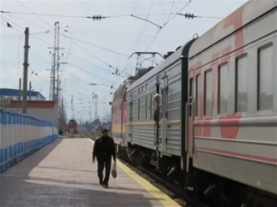 Есть ли в поезде архангельск. Поезд Архангельск Северодвинск. Электричка Архангельск Северодвинск. Поезд Барнаул Архангельск. Станция Травково Новгородская обл.