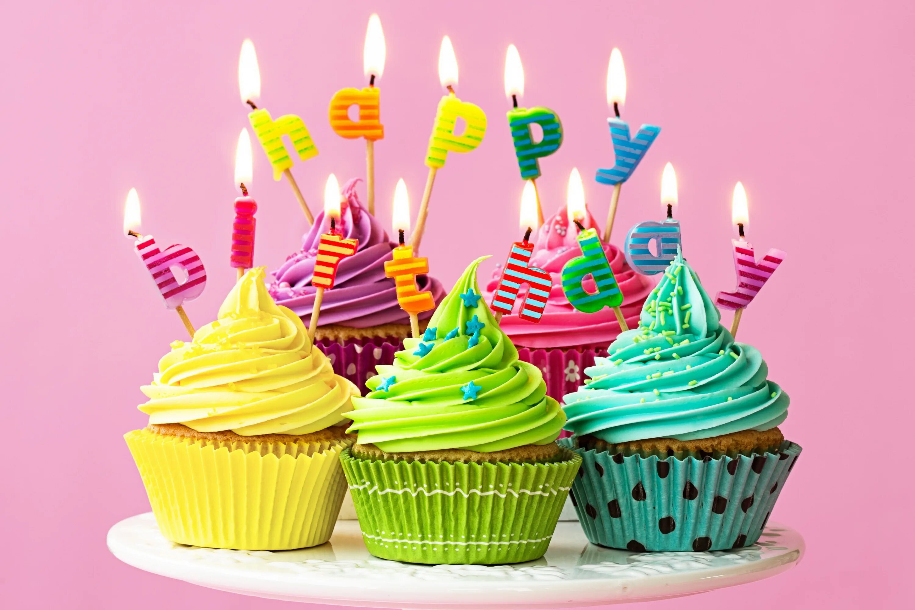 Birthday. С днем рождения. Тортик со свечками. Пирожные на день рождения. Свеча в торт "с днем рождения".