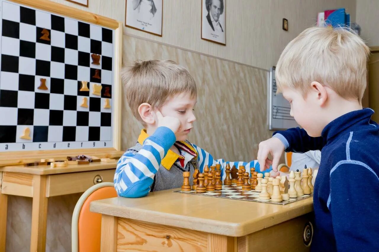 We like playing chess. Shaxmat Shashka. Гришин шахматы. Шахматы для детей. Шахматный кружок для детей.