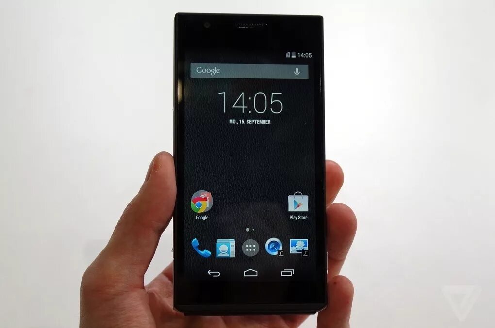 Смартфон motorola flipout. Модели телефонов с острыми углами. Квадратные телефоны андроид. Квадратный смартфон. Смартфоны с прямоугольными гранями.