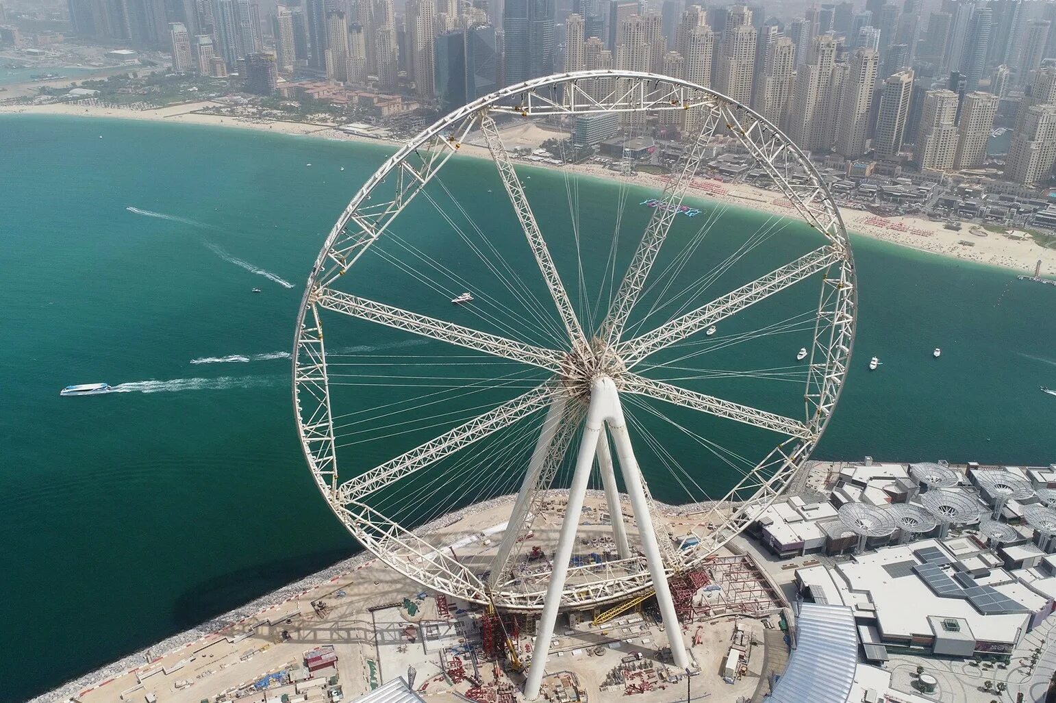 Дагестан парк низами гянджеви. Остров bluewaters в дубае. Колесо обозрения дубай. Самое большое открытие. Светомузыкальный фонтан в дербенте.