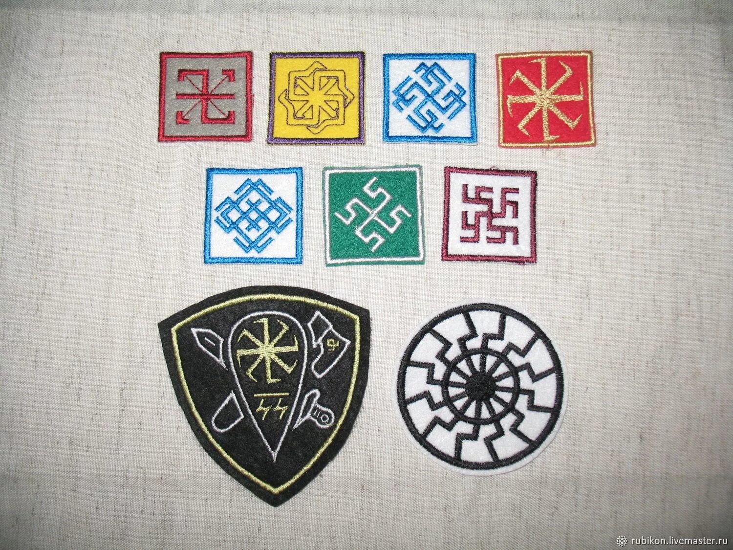 Славянские шевроны. Славянские шевроны. Шеврон perun. Нашивки языческие. Языческие шевроны и нашивки.