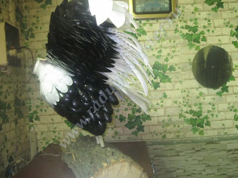 Мастер класс алены зиновьевой павлин. Птица из бутылки пластиковой. Как сделать птицу из бутылки. Как сделать птицу из бутылки. Жар птица из пластиковых бутылок.