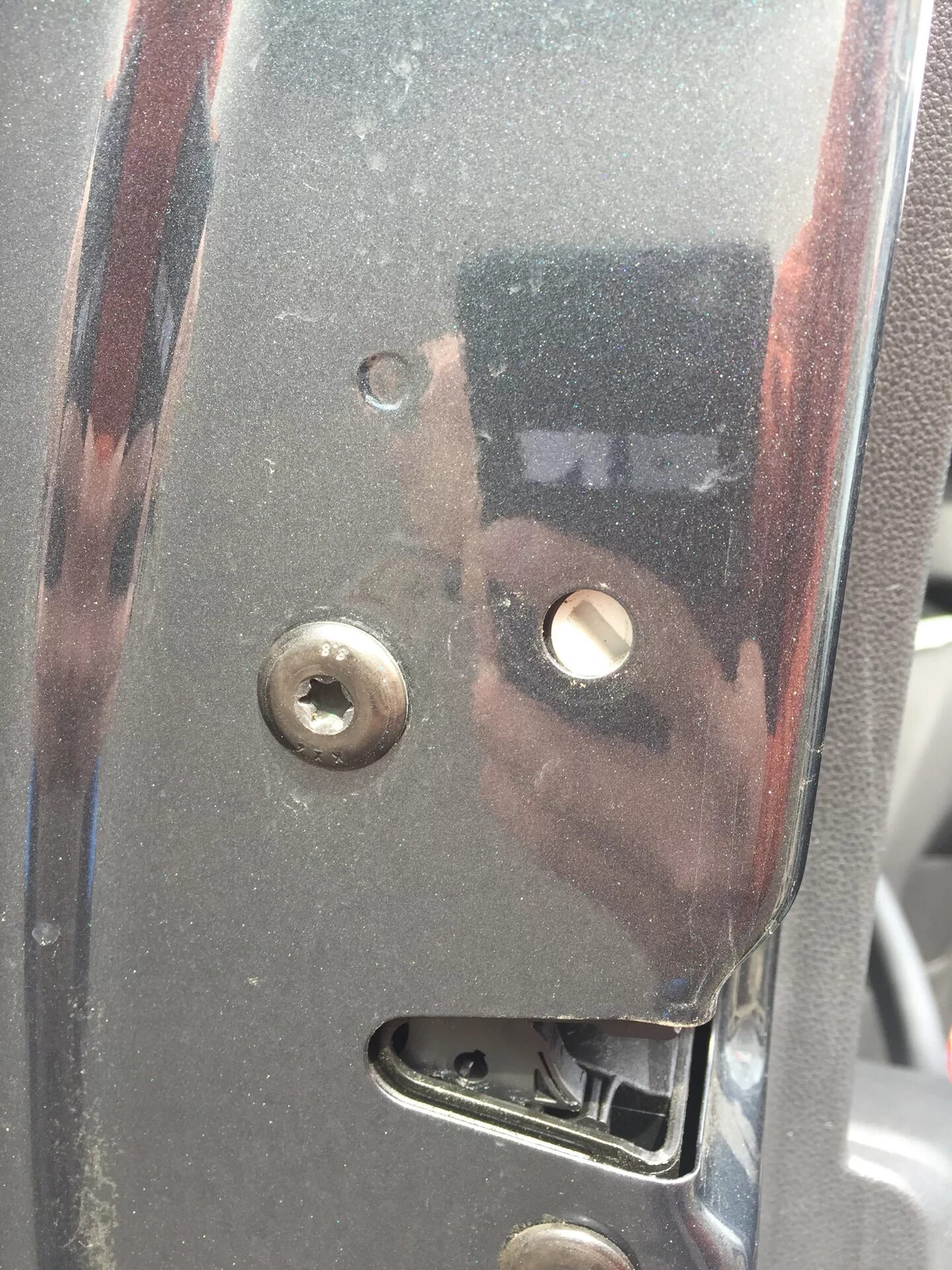 Механизм закрытия дверей шкода рапид. Веста как закрыть без аккумулятора. Как закрыть двери рапид без аккумулятора. Провисают двери октавия тур а4. Rapid 2g провода задняя дверь.