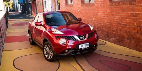 Nissan красный