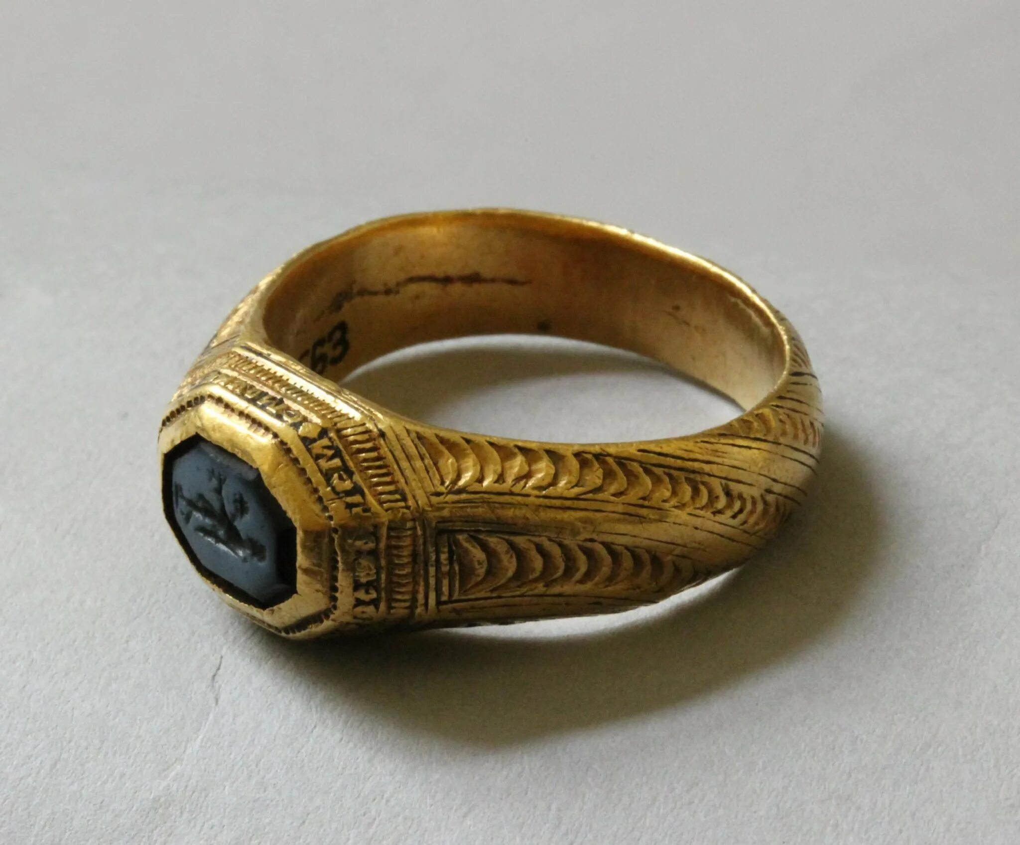 Перстень Metropolitan Museum Langobardic Byzantine Ring. Кольца Signet Ring. Перстень серебро Золотая Орда. Перстень татаро монгольский.