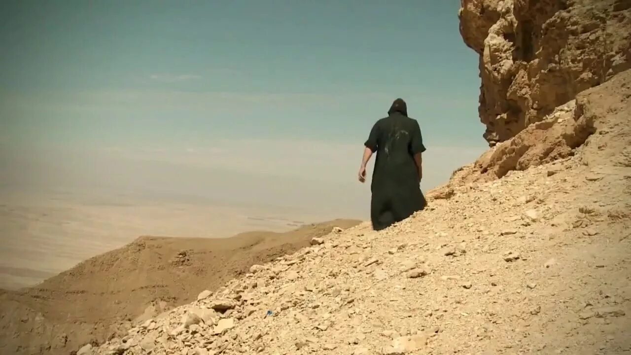 Путь грешников. Монахи-пустынники Египет. Египетский монах пустынник. Монах отшельник в пустыне. Православный монах в пустыне.