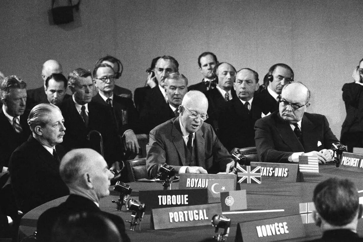 1949 создание совета. Блок нато 1949. первая конференция нато 1949. образование нато 1949.