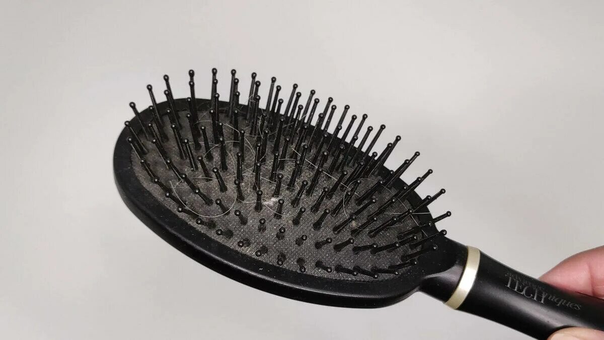 Tangle teezer the wet detangler. Щетка для массажа. Как помыть расческу. Щетка для чистки расчесок от волос. Как помыть расческу.