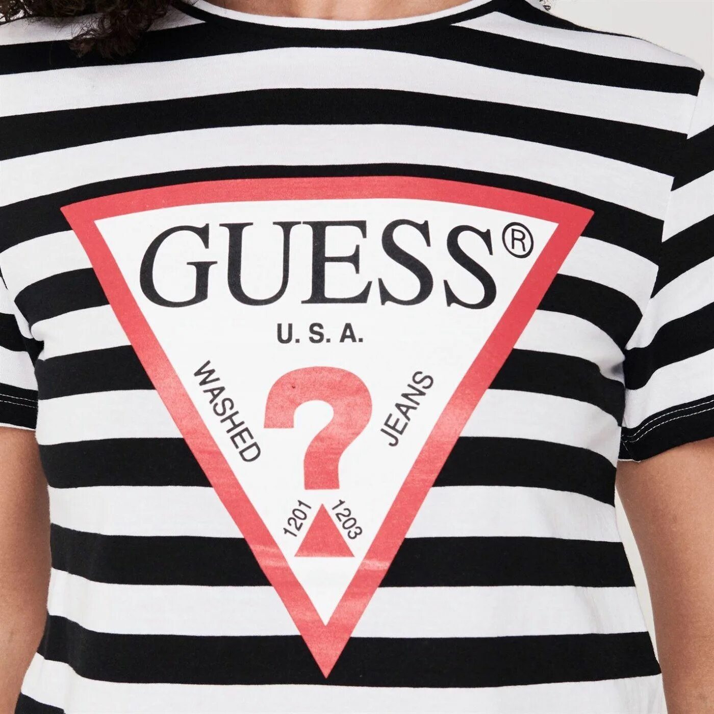 Как переводится guess. Значок Гуес. Гесс логотип. Надпись guess. Гесс фирма значок.