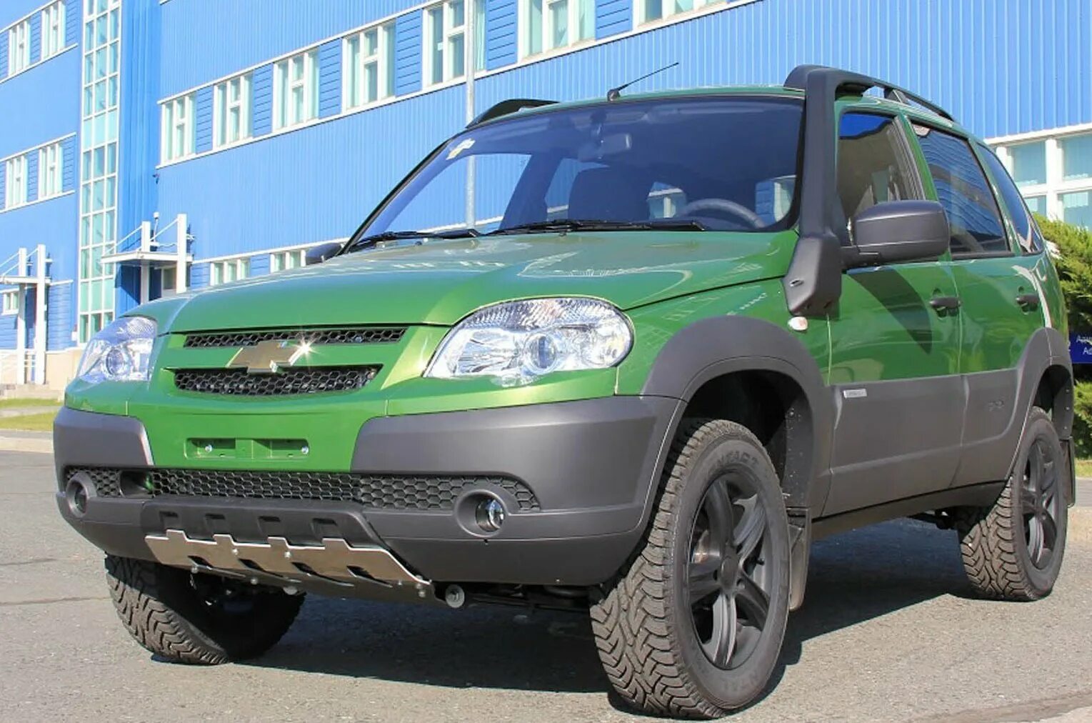 2123 бертоне. Chevrolet Niva Bertone Edition. Нива Шевроле 2123. Нива Шевроле Special Edition. Шевроле Нива 2014 зеленый.