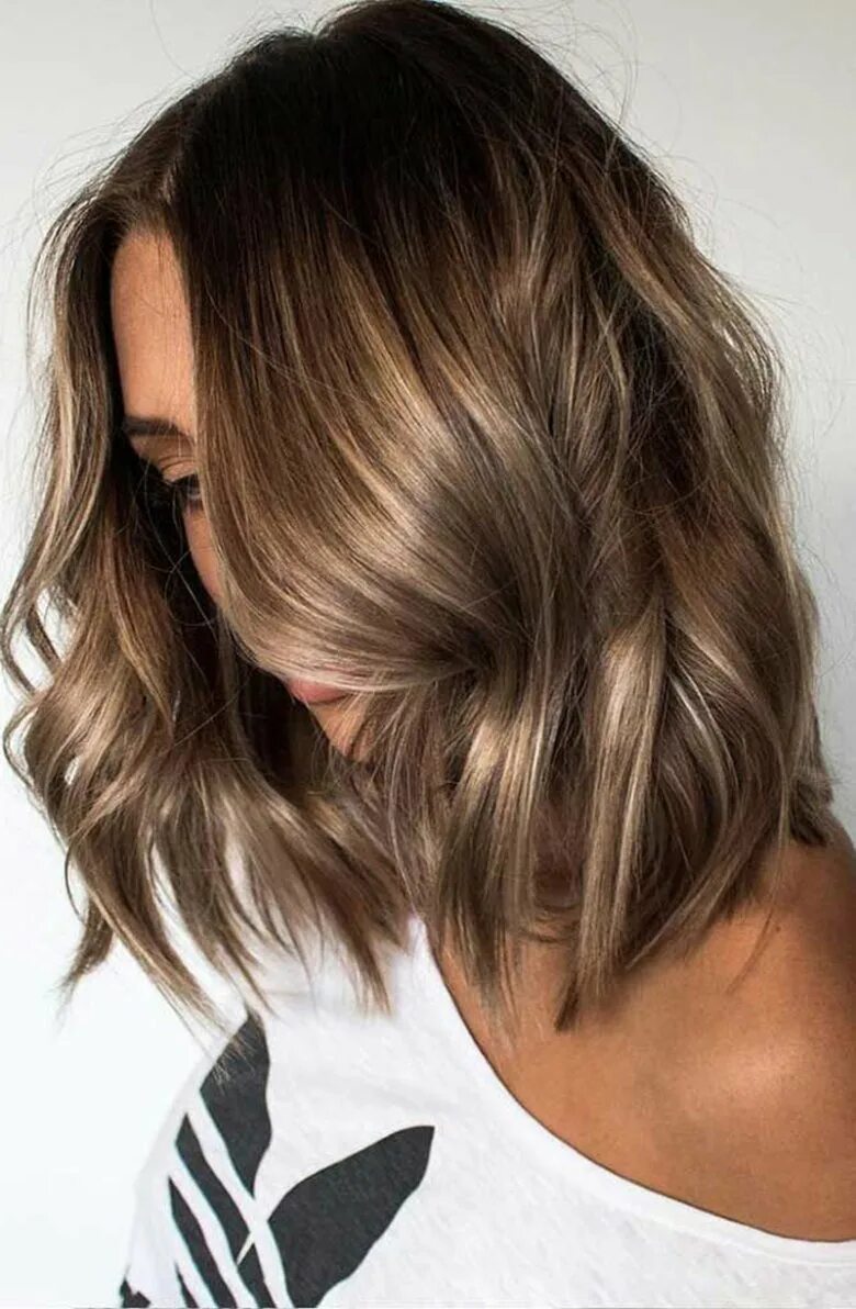 Цвет волос 2022 пепельно русый. Русый 2020. Пепельно коричневый цвет волос. Пепельное мелирование на русые волосы. Каскад балаяж 2021.