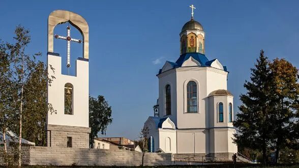 Дядьково брянская область. Храм в городе Дятьково. Церковь Неопалимая Купина Дятьково. Дятьково Церковь с крестом. Храм Неопалимая Купина город Дятьково.