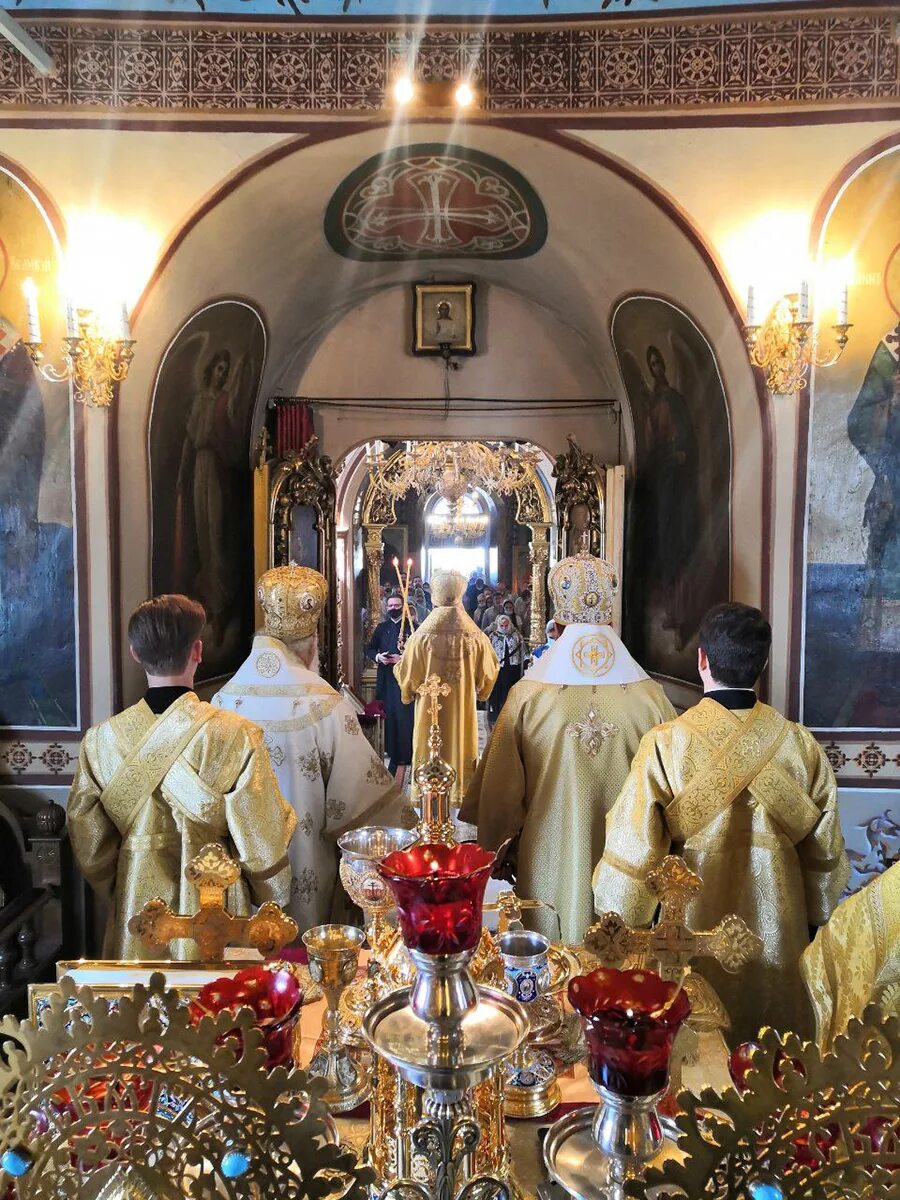 Подворье сербской православной церкви в москве. Сербская церковь в москве. Сербская церковь в москве китай город. Сербский храм в москве. Сербское подворье в москве фото.