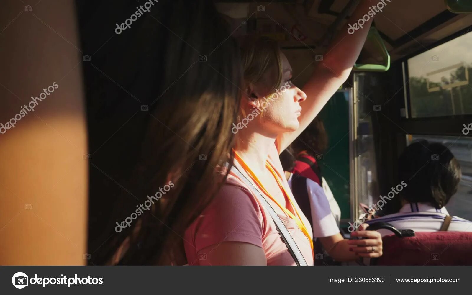 Ехать в автобусе во сне. Поездка в автобусе во сне. Уезжающий автобус. К чему снится ехать в автобусе. Сонник автобус к чему снится.