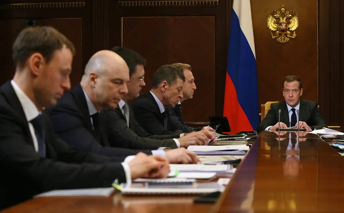 Депутаты гд. Российское чиновничество. Чиновник фото. Гуревич депутат государственной думы. Спящие депутаты госдумы.