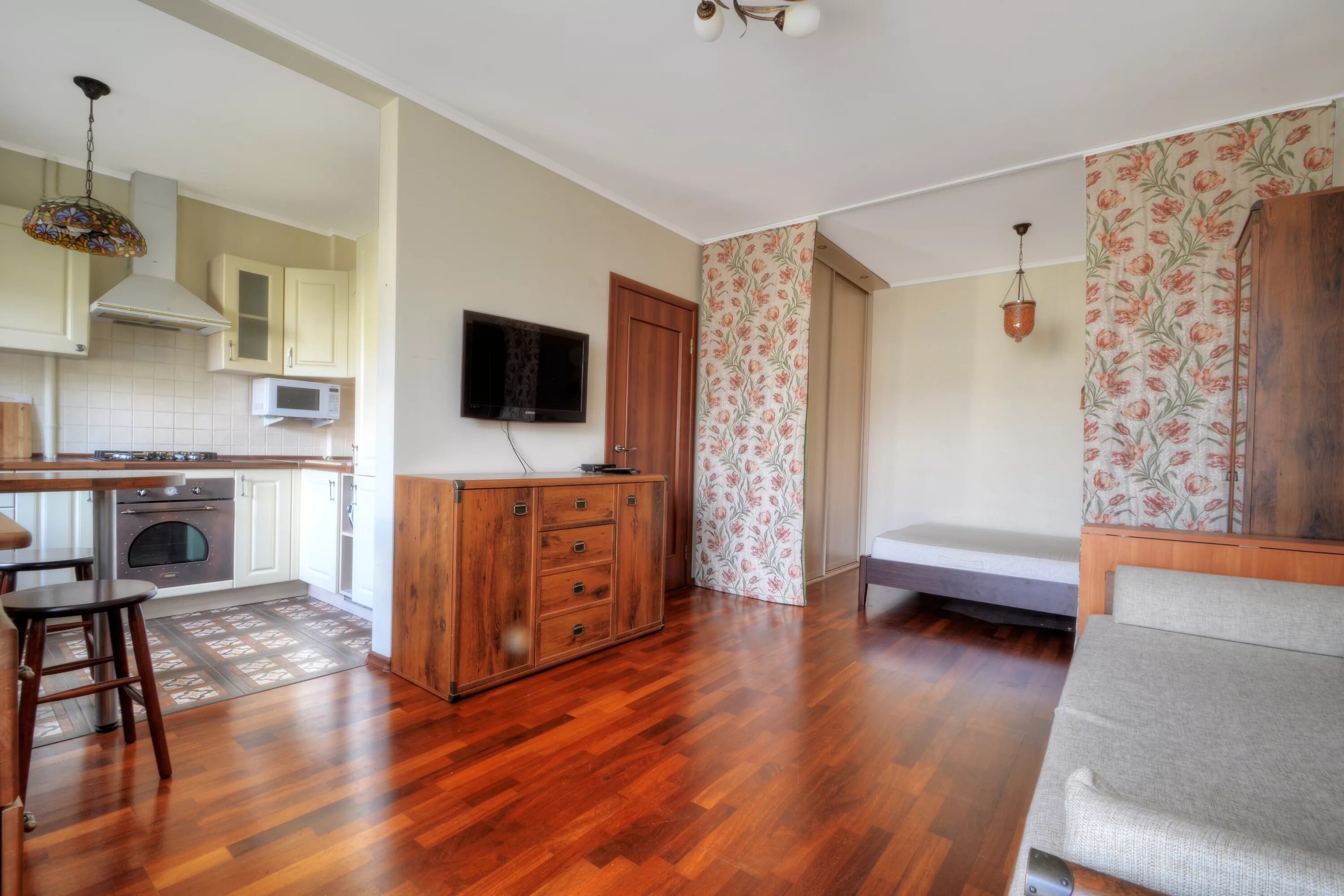 Квартира студия бюджетная. Дешевые студия квартиры. Однокомнатная на сутки. Недорогое вторичное жилье. Однокомнатная квартира в москве.