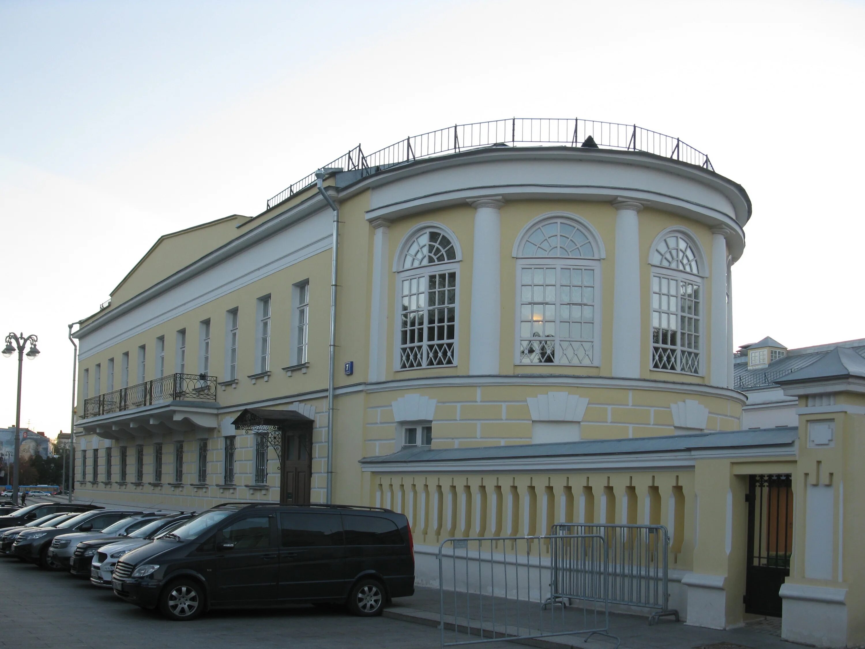 Манежная улица москва. Манежная 9 стр 1. Ул манежная. Ул манежная москва. Манежная улица.