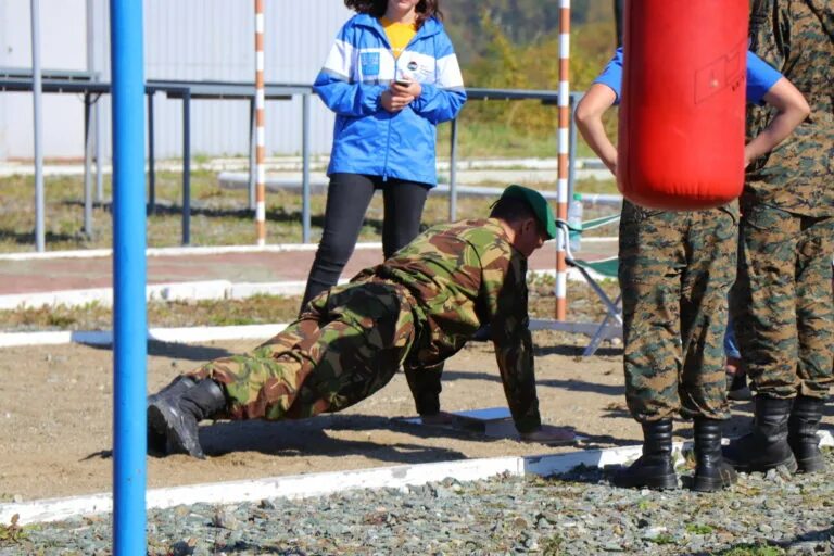 Военно-патриотические соревнования. Военно-патриотический турнир. Школьные спортивно-патриотические соревнования. Эмблемы на военно-патриотические соревнования в техникуме.