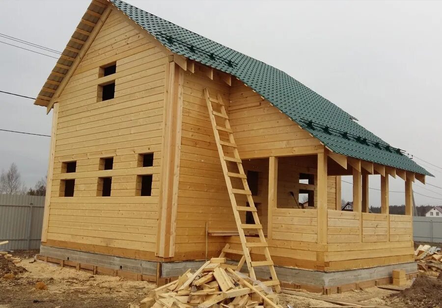 Дом из бруса стройка. Деревянный дом из бруса 150х150. Профилированный брус под усадку. Дома из бруса под усадку. Дом из профилированного бруса.