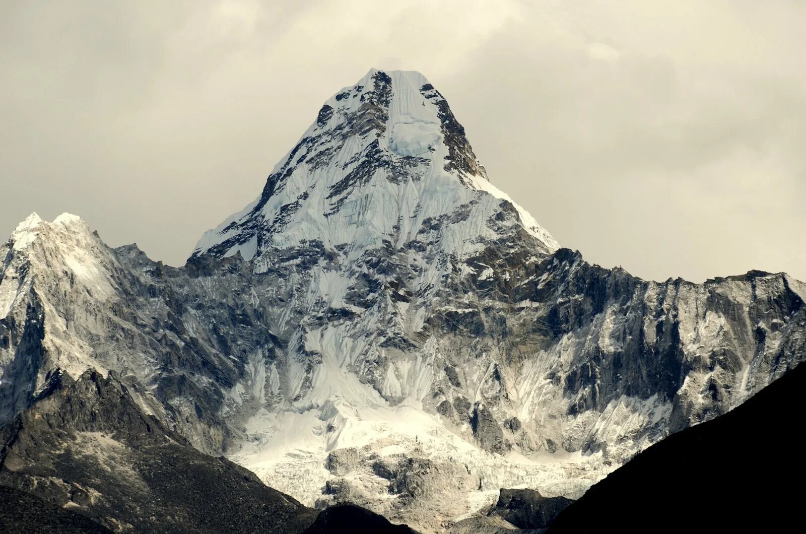 Проявить гора. Гималаи Эверест Джомолунгма. Ама Даблам гора. Гималаи гора ама Даблам. Ама-Даблам, Непал.