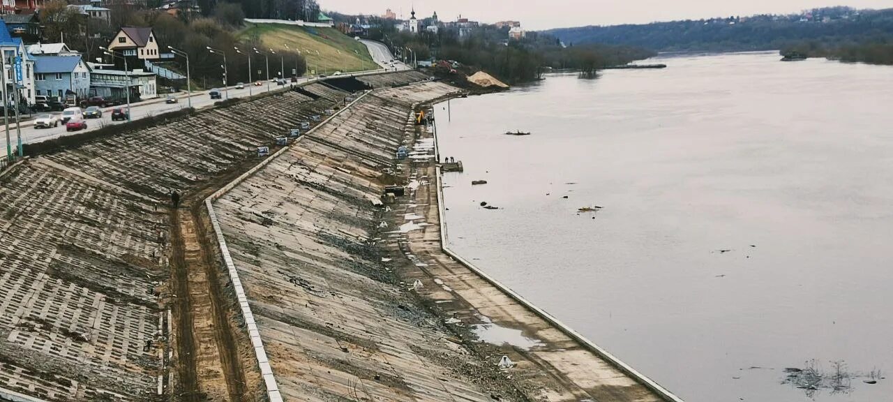 Подъем реки оки в калуге. Понтонный мост Калуга 2022. Калуга набережная Оки. Понтонный мост Калуга. Набережная Оки Калуга 2022.