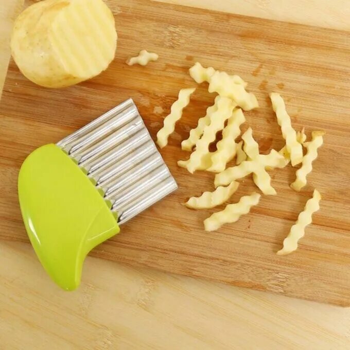 Нож для картофеля купить. Нож для овощей easy to Chop into Wavy Slices Potato Cutter. Овощерезка для картофеля. Картошка фигурным ножом. Фигурная резка картофеля.