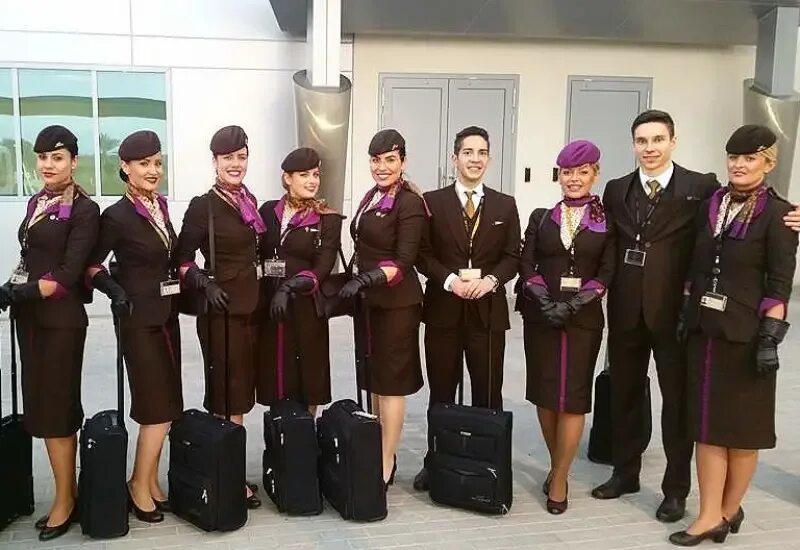 Этихад бортпроводники. Etihad форма стюардесс. Этихад Leather. Этихад доплата за бизнес.