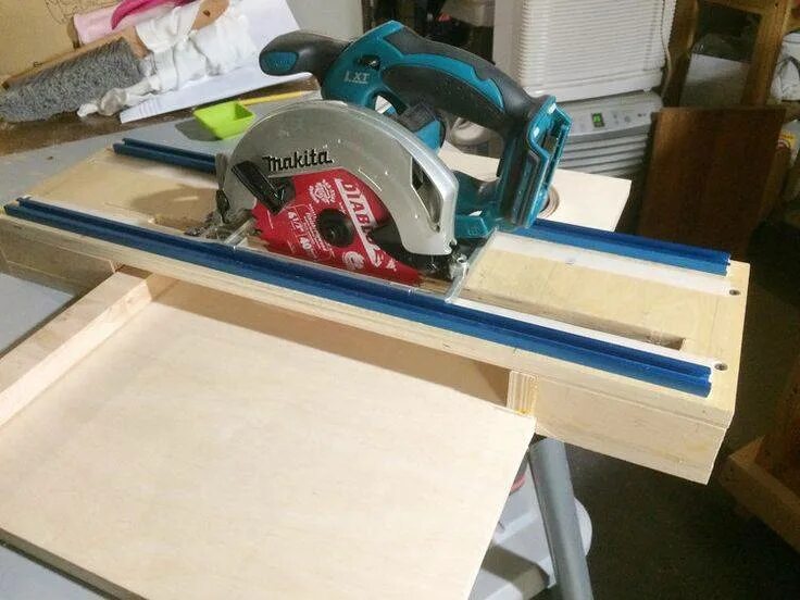 Приспособление для циркулярной пилы для ровного распила 45 градусов. Circular saw crosscut jig. Направляющие для циркулярной пилы парма. Направляющая для циркулярной пилы cs1004. Пила трансформер.