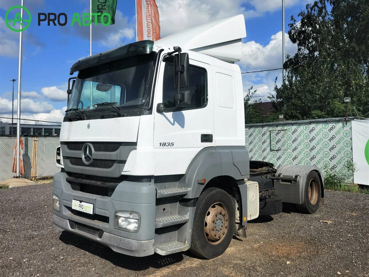 Купить седельный тягач б у на авито. Mercedes Benz Axor 1835 2011. Аксор 1835 лс. Mercedes Axor 1835 LS. Мерседес Бенц Аксор 1835l 2011 года.