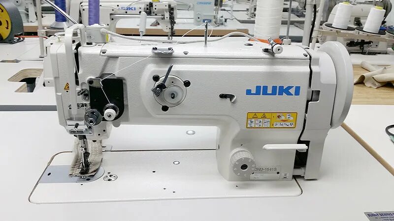 Швейная машина Juki 1541. Промышленная швейная машина Juki dnu-1541. Швейная машинка Juki Flora 5000. Промышленная швейная машина зигзаг Juki. Промышленная швейная машинка juki