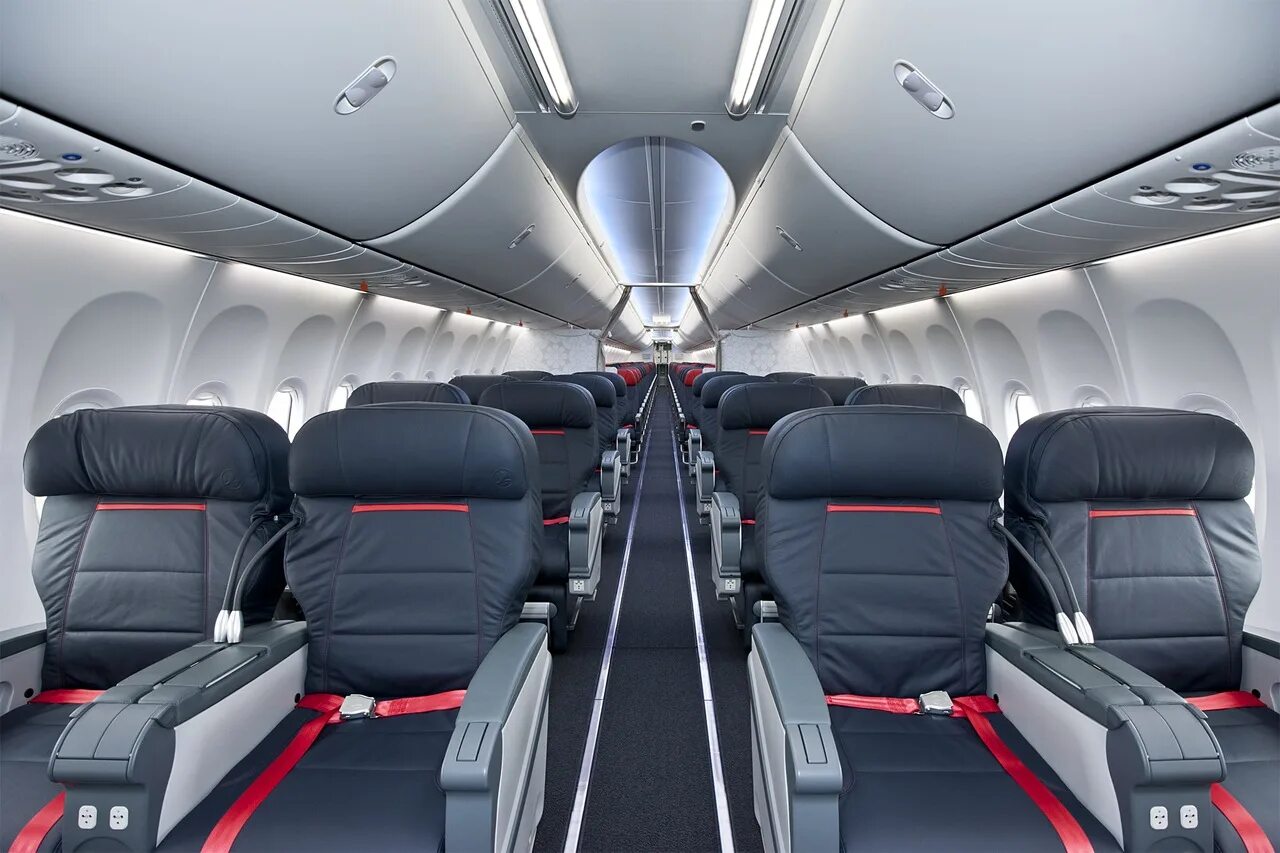 Салон самолёта боинг 737-800. Самолет изнутри. Боинг 737 победа салон. Boeing 737-800 победа салон. Самолет изнутри.