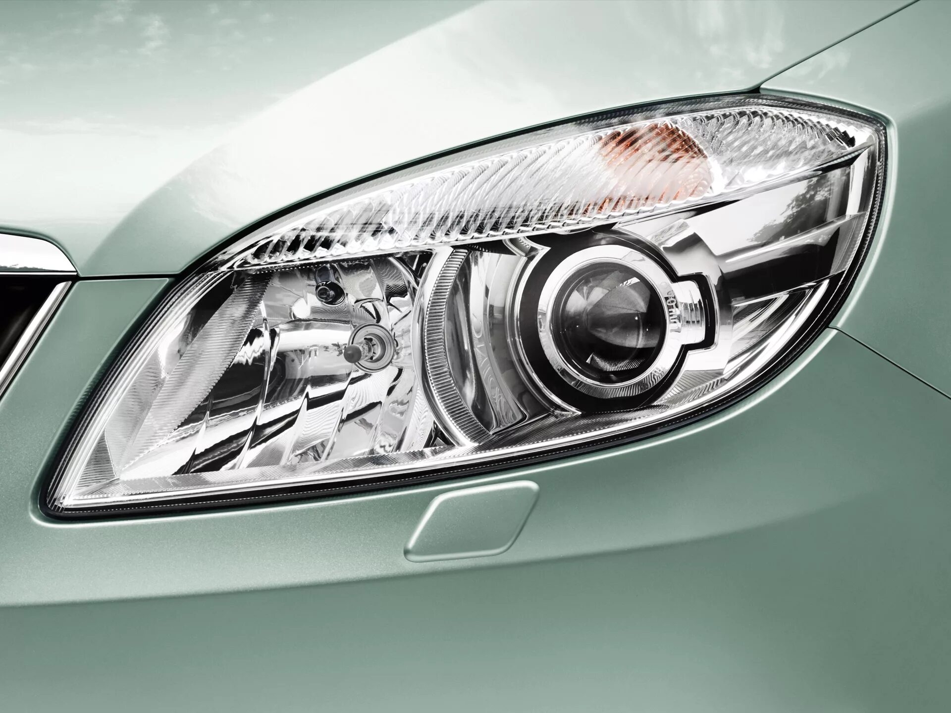 00 p21w. шкода фабия 2009 лампа ближнего света. лампы в фарах шкода фабия 2. лампа ближний свет шкода фабия. передние фары шкода фабия 2.