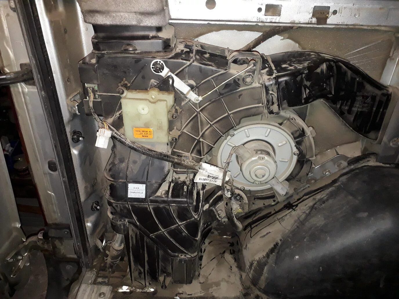Форд скорпио 2 печка. Корпус печки ford transit 8. Ford transit 2011 печка. Тросик управления заслонкой печки. Печка форд транзит.