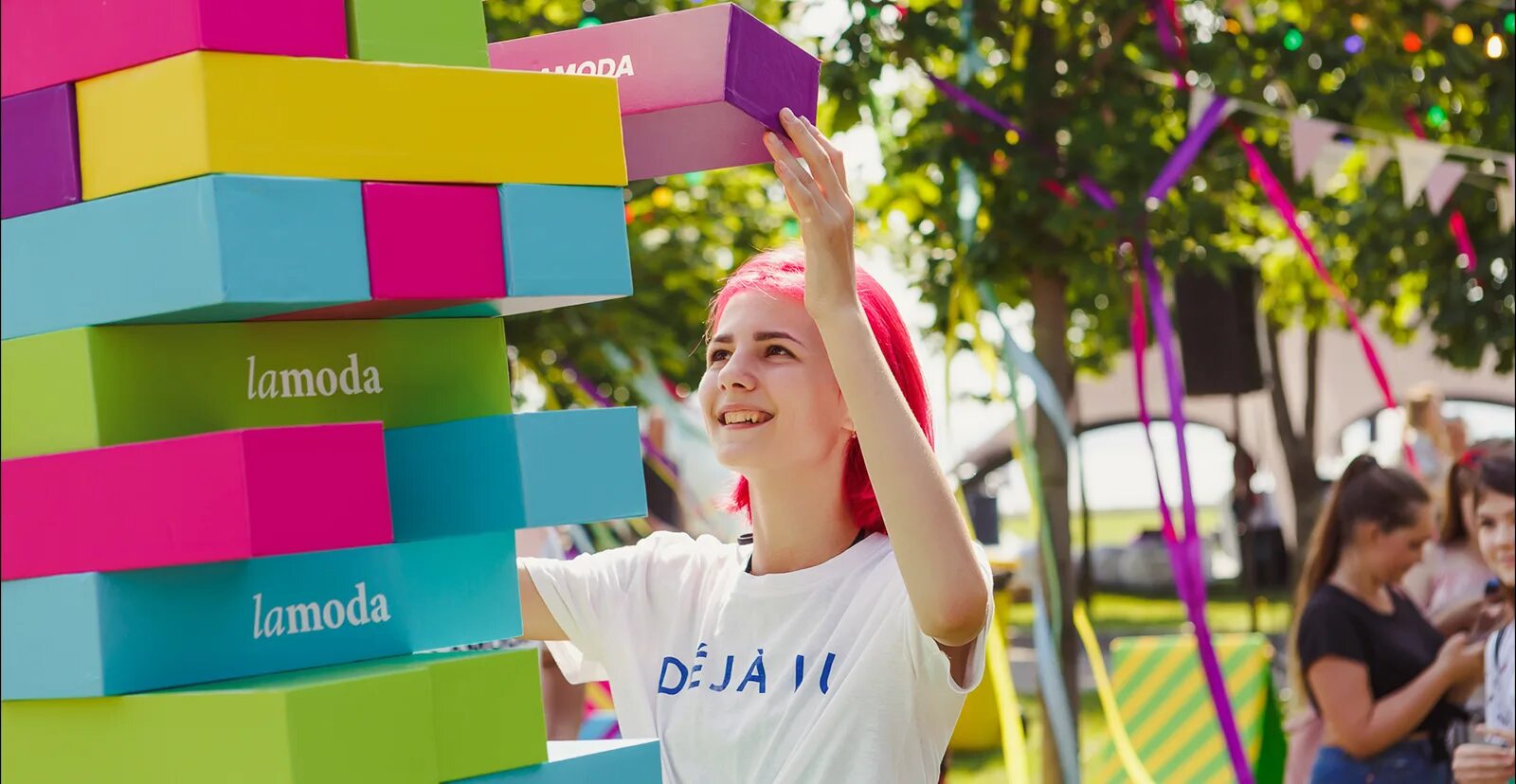 перекресток брендинг. фестиваль брендов. фестиваль брендов. фестивали от брендов. фотозона на улице.