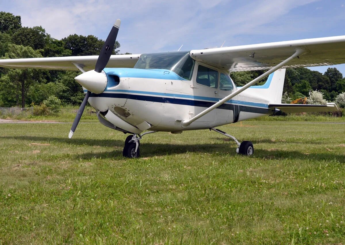 Сесна 172. Cessna 172 RG. Cessna 172 самолёты Cessna. Cessna 172rg Cutlass. Цесна 172s.