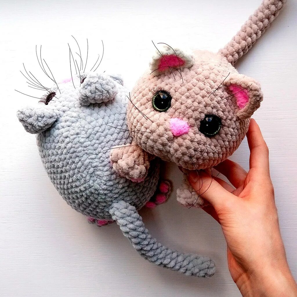 Кошка из пряжи крючком. Вязаные игрушки кошки. Котик крючком. Вязаный котенок. Кошечка амигуруми.