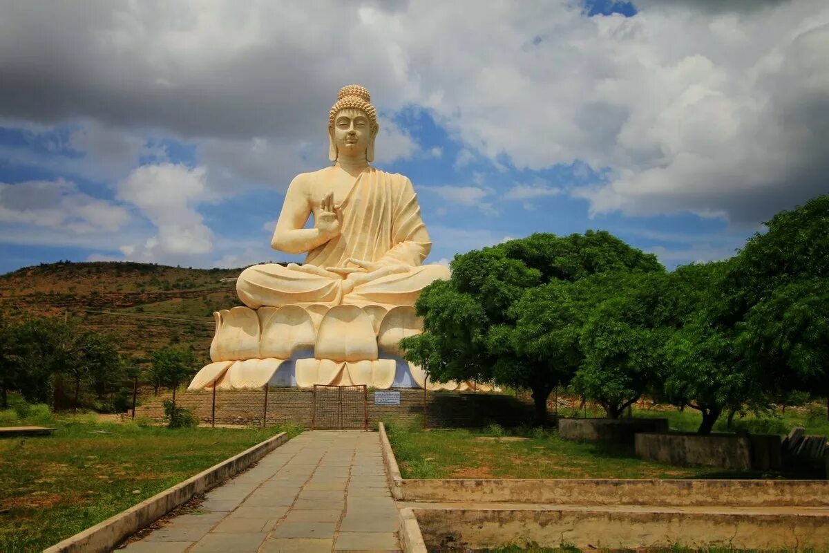 Фото будды. Сиддхартха Гаутама статуя. Древняя Индия Будда. Будды Гаутама тибетская статуя. Будда Гаутама фон.